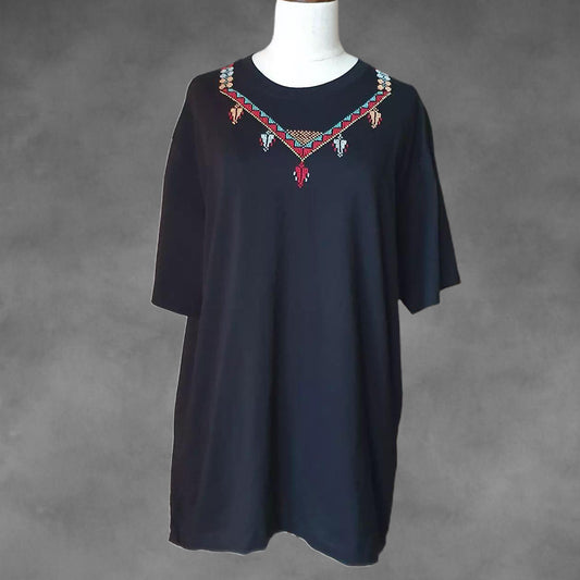 Tatreez Embroidered T-shirt- Black/Colors